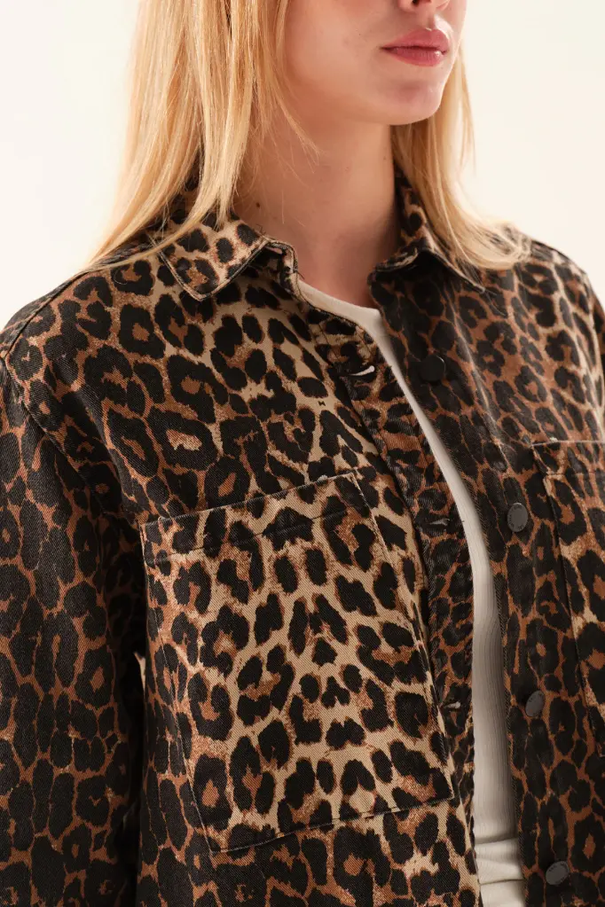 38330992_CAMISACO_PILAR_ANIMAL_PRINT_05.webp