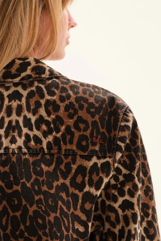38330992_CAMISACO_PILAR_ANIMAL_PRINT_06.webp