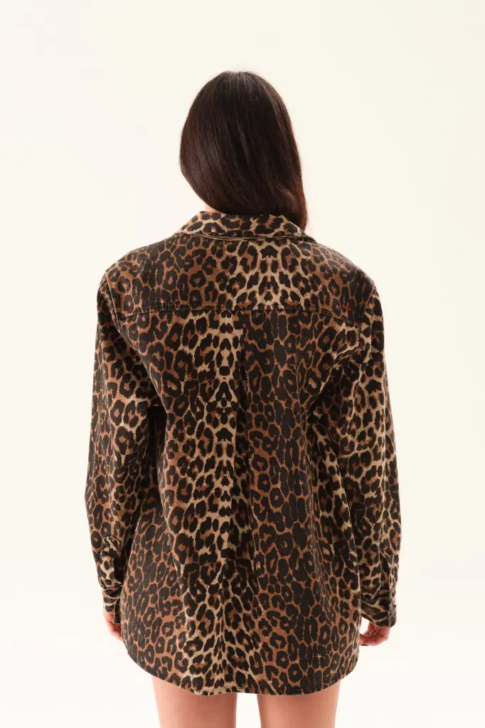 38330992_CAMISACO_PILAR_ANIMAL_PRINT_14.webp