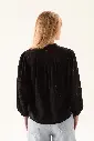 38540501CAMISAMIRANDANEGRO06_c205004e-ebf8-49ad-af2d-6d094a7232a9.webp