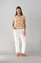 38203014_REMERA_LUZ_BEIGE_01.webp