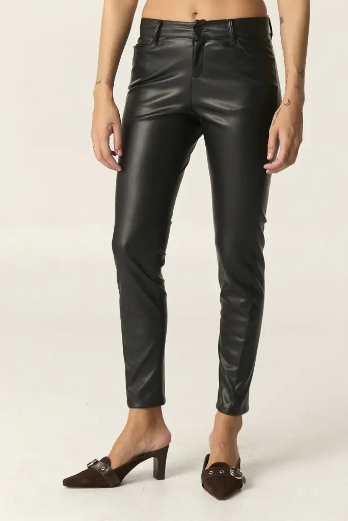 37510201PANTALONDONATELLANEGRO02_9a634ac4-3b09-41db-baf3-fd236f74e967.webp
