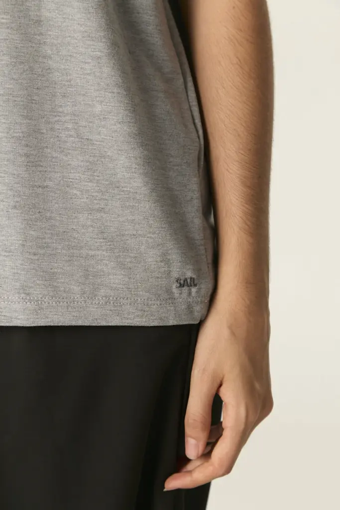 37203504_REMERA_CARMINA_GRIS_03_469414df-f78a-4e8c-9e89-d7e26fbfb601.webp