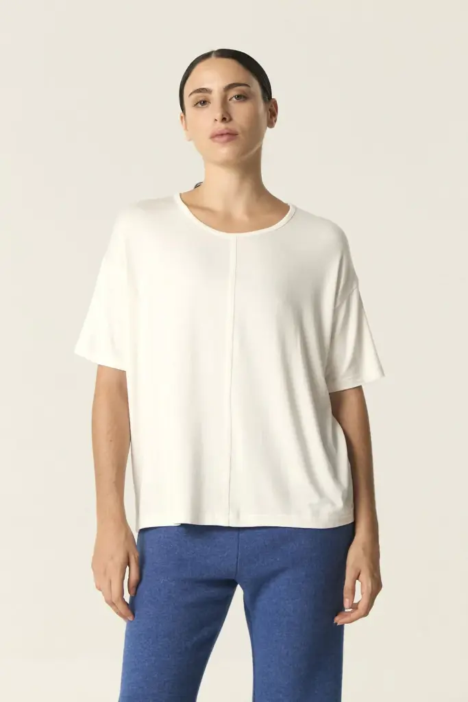 37203513_REMERA_CARMINA_OFF_WHITE_01_41a198f3-fe18-4cd6-9dc5-698b77159d6b.webp