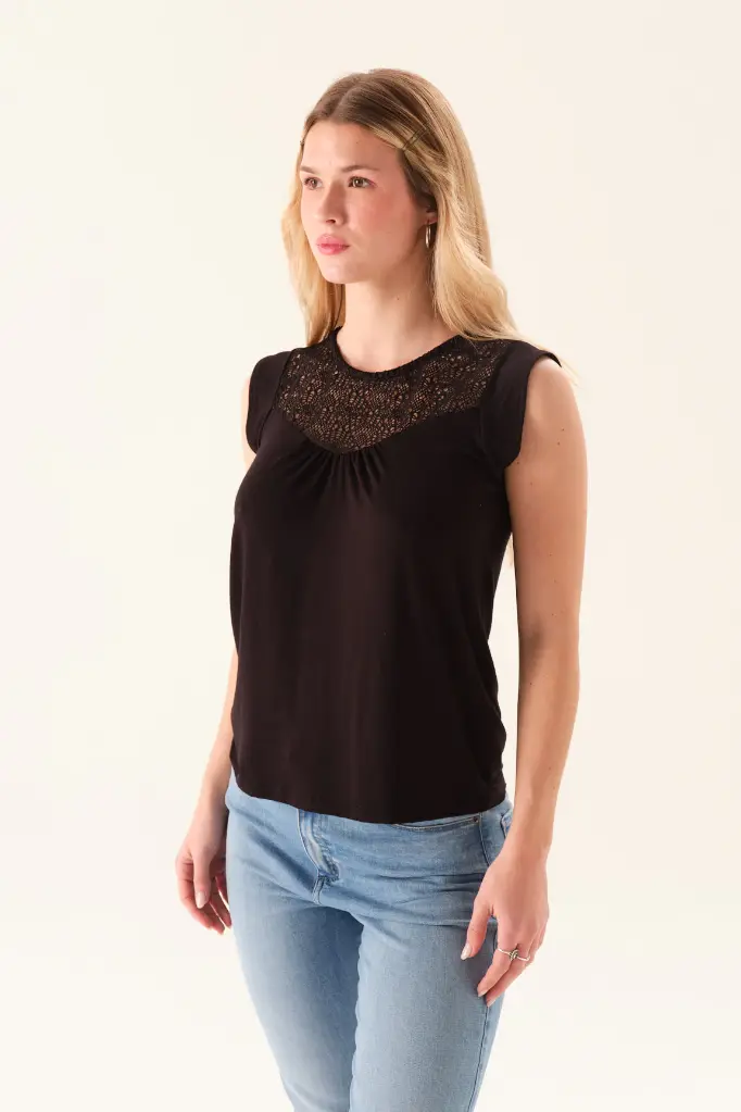 38200901REMERAFABIANANEGRO03.webp