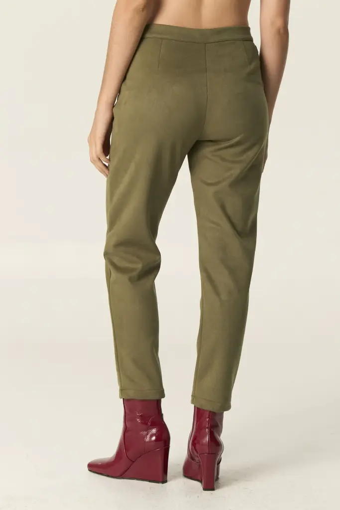 37021375_PANTALON_GAIA_MILITAR_05_18a29ebb-55de-4f41-8e2e-566e83448f59.webp