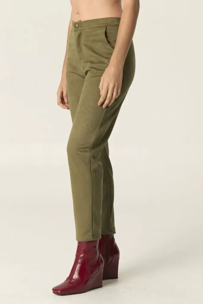 37021375_PANTALON_GAIA_MILITAR_01_95138789-4aa8-4030-a596-264d7b170223.webp