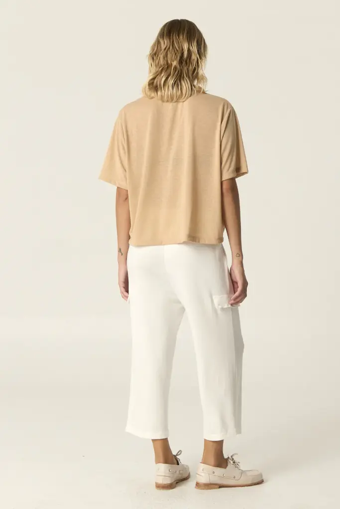 37204714_REMERA_GALA_BEIGE_05.webp