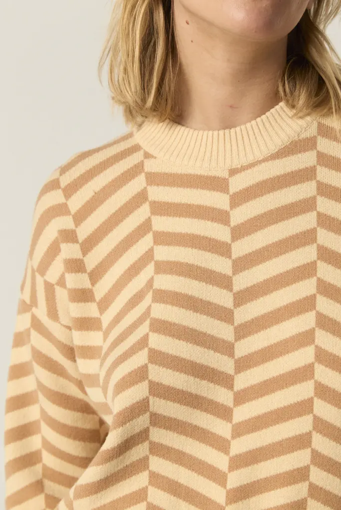 37324616SWEATERTEJIDOIVANACAMEL07.webp