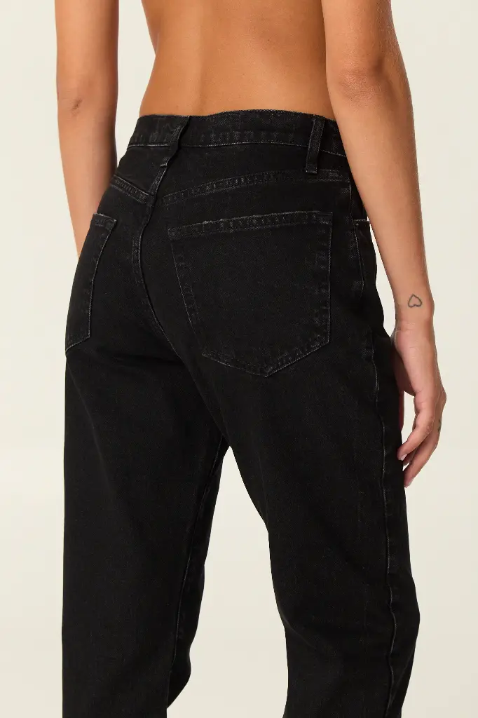 37010801JEAN509NEGRO05.webp