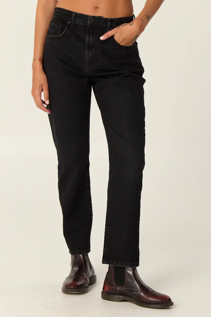 37010801JEAN509NEGRO02.webp