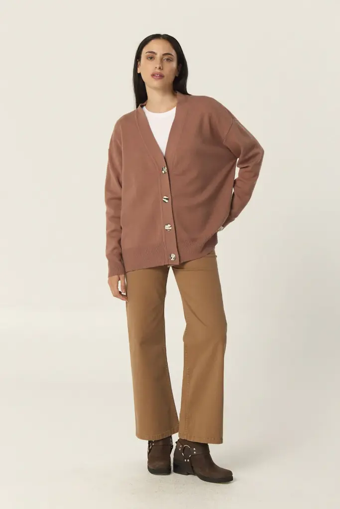 37020216_PANTALON_SOLEDAD_CAMEL_07_401ffffc-9a6d-4177-b3f7-315fe052986c.webp