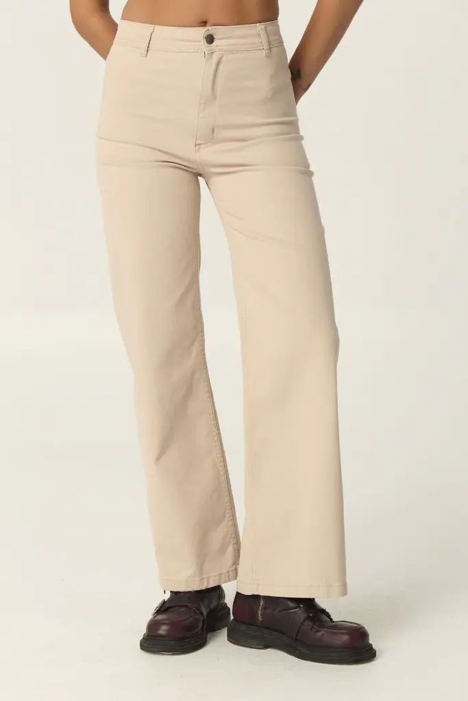 37020214_PANTALON_SOLEDAD_BEIGE_01_aad85c2e-3e5c-4385-b9c2-b8e9d17a4efb.webp