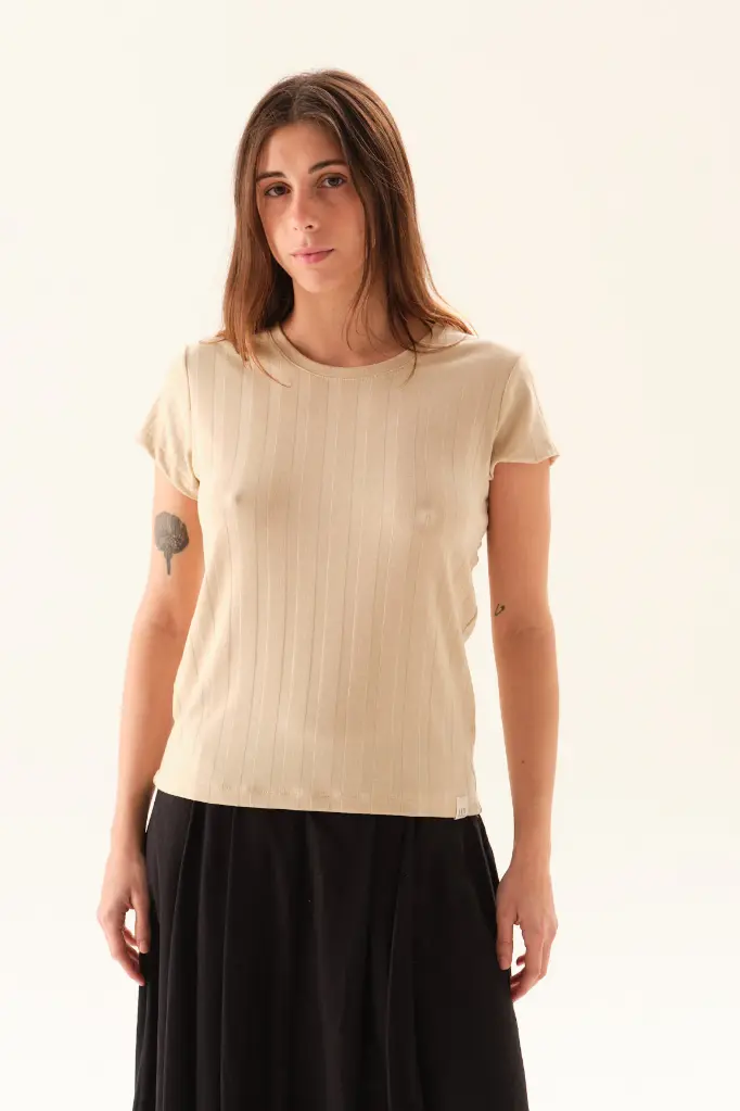 38200314_REMERA_CLAUDINA_BEIGE_03.webp