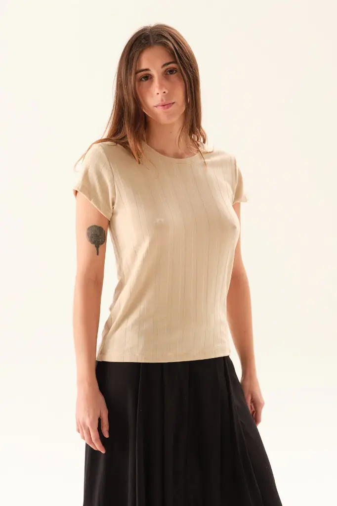 38200314_REMERA_CLAUDINA_BEIGE_04.webp