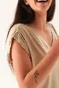 38201214_REMERA_CLEO_BEIGE_04.webp
