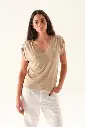 38201214_REMERA_CLEO_BEIGE_02.webp