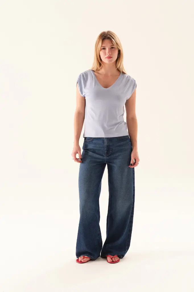 38201251_REMERA_CLEO_CELESTE_01.webp