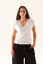 38201210_REMERA_CLEO_BLANCO_02.webp