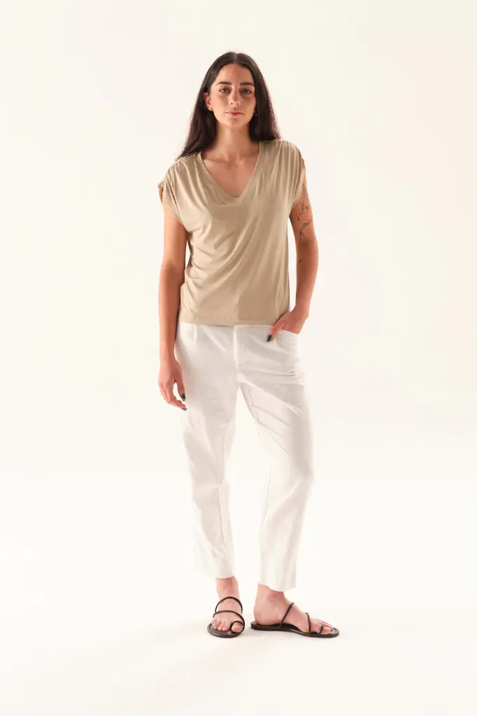 38201214_REMERA_CLEO_BEIGE_01.webp