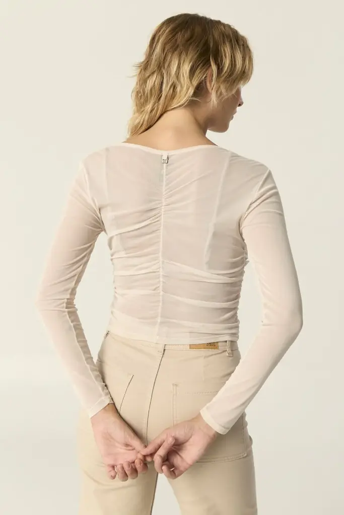 37530332REMERAFAUSTANUDE04_a02deb3d-ec85-4903-ab28-9dbc67ec7568.webp