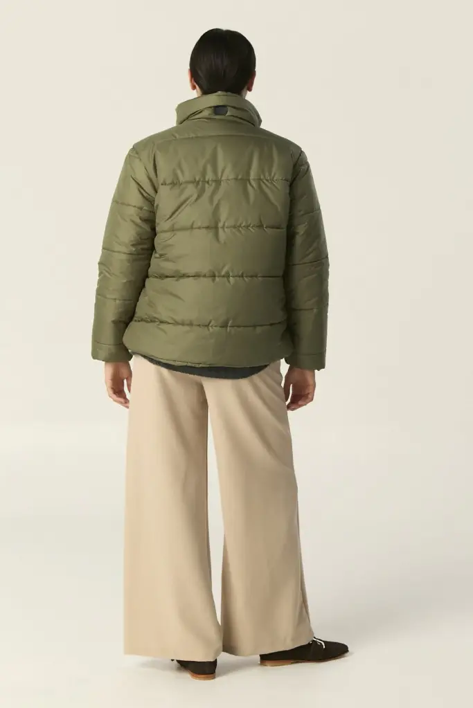 37400375_CAMPERA_MAGDA_MILITAR_03_94c81d11-4342-47e5-ace8-dc24fcde5c7f.webp