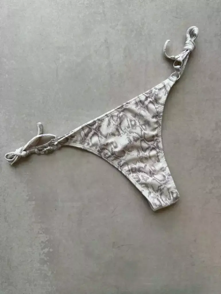 bombacha-brynn-hit-loveafrica-bikinis1-e1961c123b65d4c5c816928272597109-1024-1024.webp