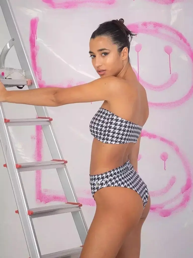 coprino-strapless-houdstooth-loveafrica-bikinis11-d5ba9ac2a09880d3a616899491059604-1024-10241-4c308c7c6c8ce0cd4116944718867192-1024-1024.webp