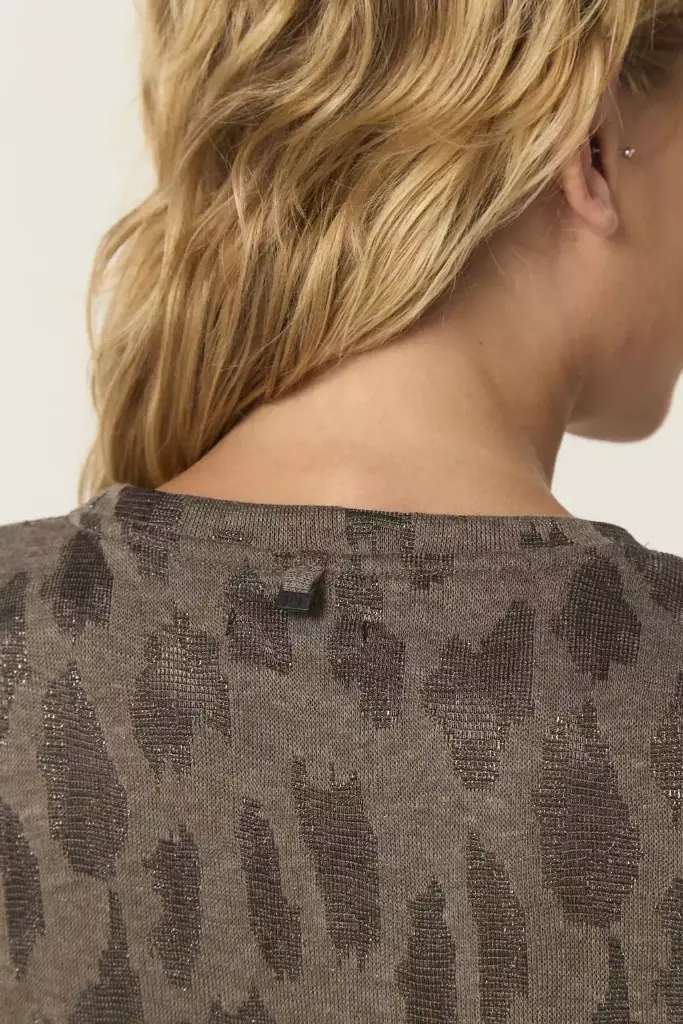 37310606_sweater_mara_gris_topo_08-c17b41e4b0655c898917410346028611-1024-1024.webp