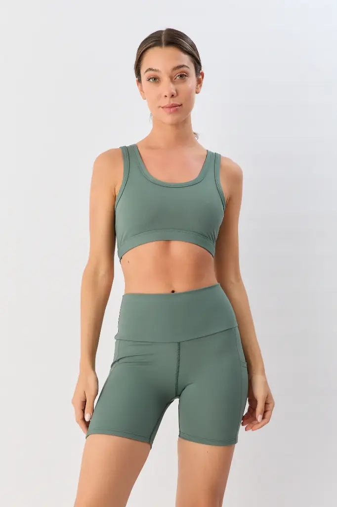 [7108-000191] Active, Top deportivo recto con almohadillas (1)