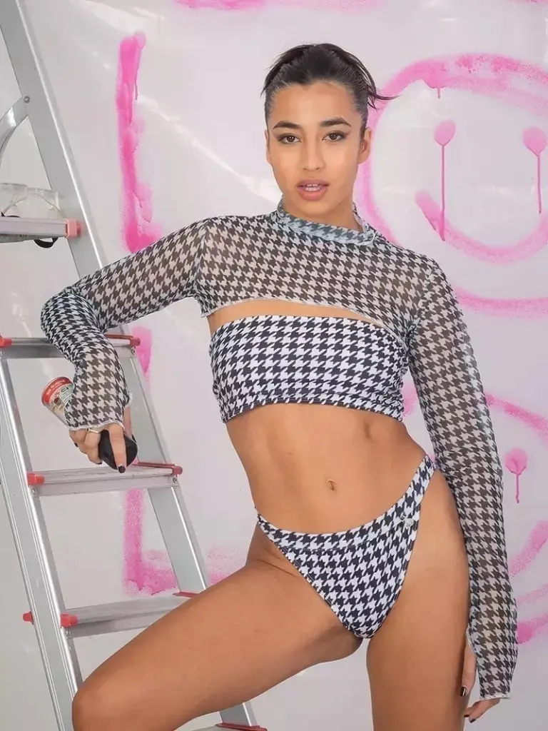 Houndstooth, Semicolaless