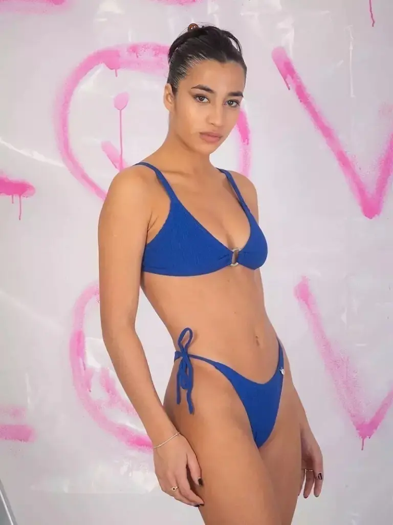 Tori Greek, Top con arandela