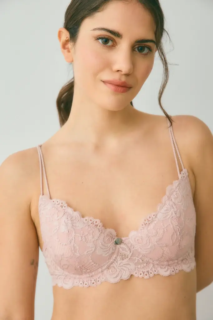 [269-120081] Maria, Corpiño con aro y base y colaless de puntilla (85)