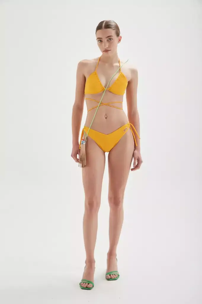 [6617%512] Sensitive, Vedetina tiro alto (2)