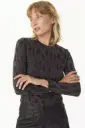 Mara, Sweater