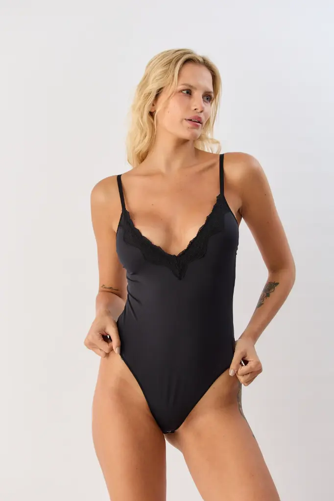 Livia, Body musculosa (85, Negro)