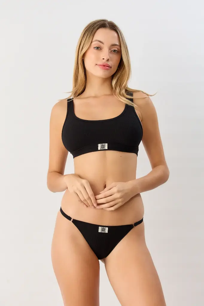 Feel Free, Top con almohadillas