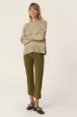 Regina, Sweater tejido