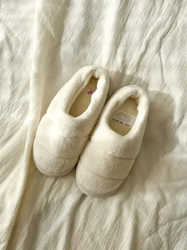 Confy, Pantuflon cerrado de corderito