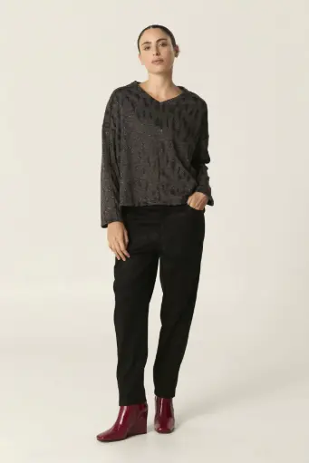 [1] Margarita, Pantalón de gabardina con foll tiro alto